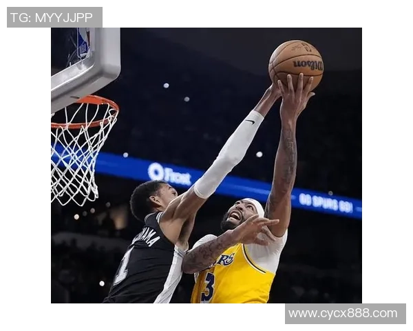 文班亚马连续娴熟运球挑战浓眉中投命中完成精彩三分表演